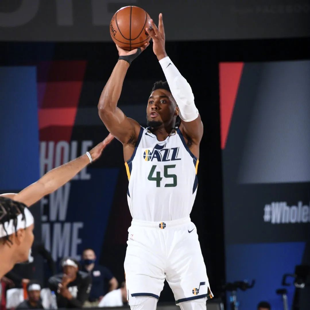 利物浦胜继续领跑