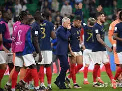 包含赛地聚焦：法国杯冲刺阶段热度飙升；广东宏远单刀错失；球迷炸锅；资深球员宣示担当的词条