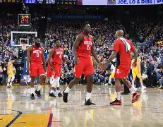 包含赛地聚焦：法国杯冲刺阶段热度飙升；广东宏远单刀错失；球迷炸锅；资深球员宣示担当的词条