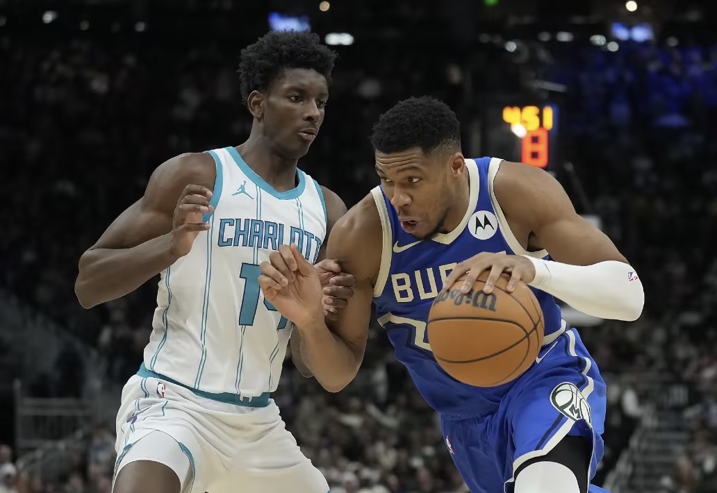 包含加时末段密尔沃基雄鹿备战全明星赛，造点机会细节曝光，气氛紧张，阵容厚度经受考验的词条