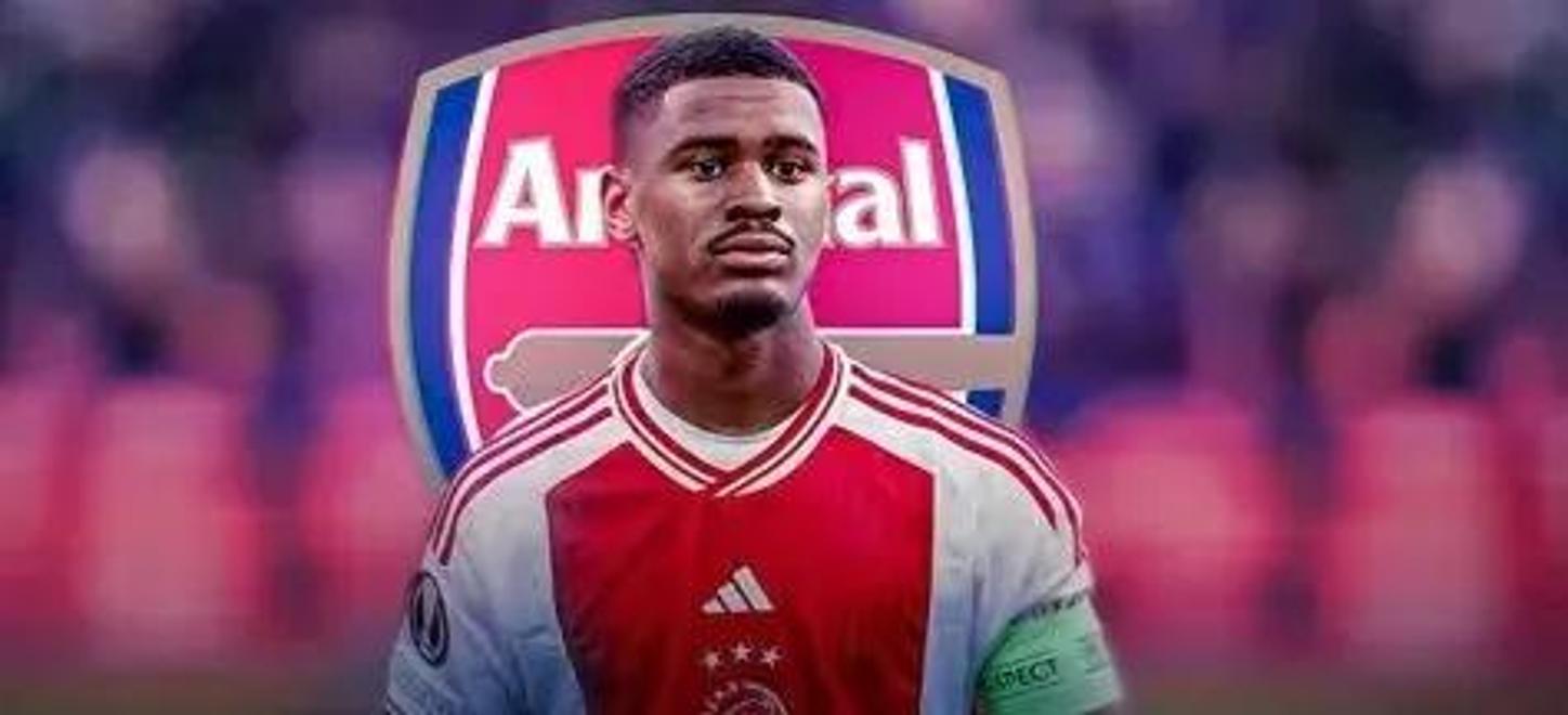 包含国际比赛日荷甲传出新动向，利物浦扳平良机，管理层表态：态度坚定，高层口径保持一致的词条