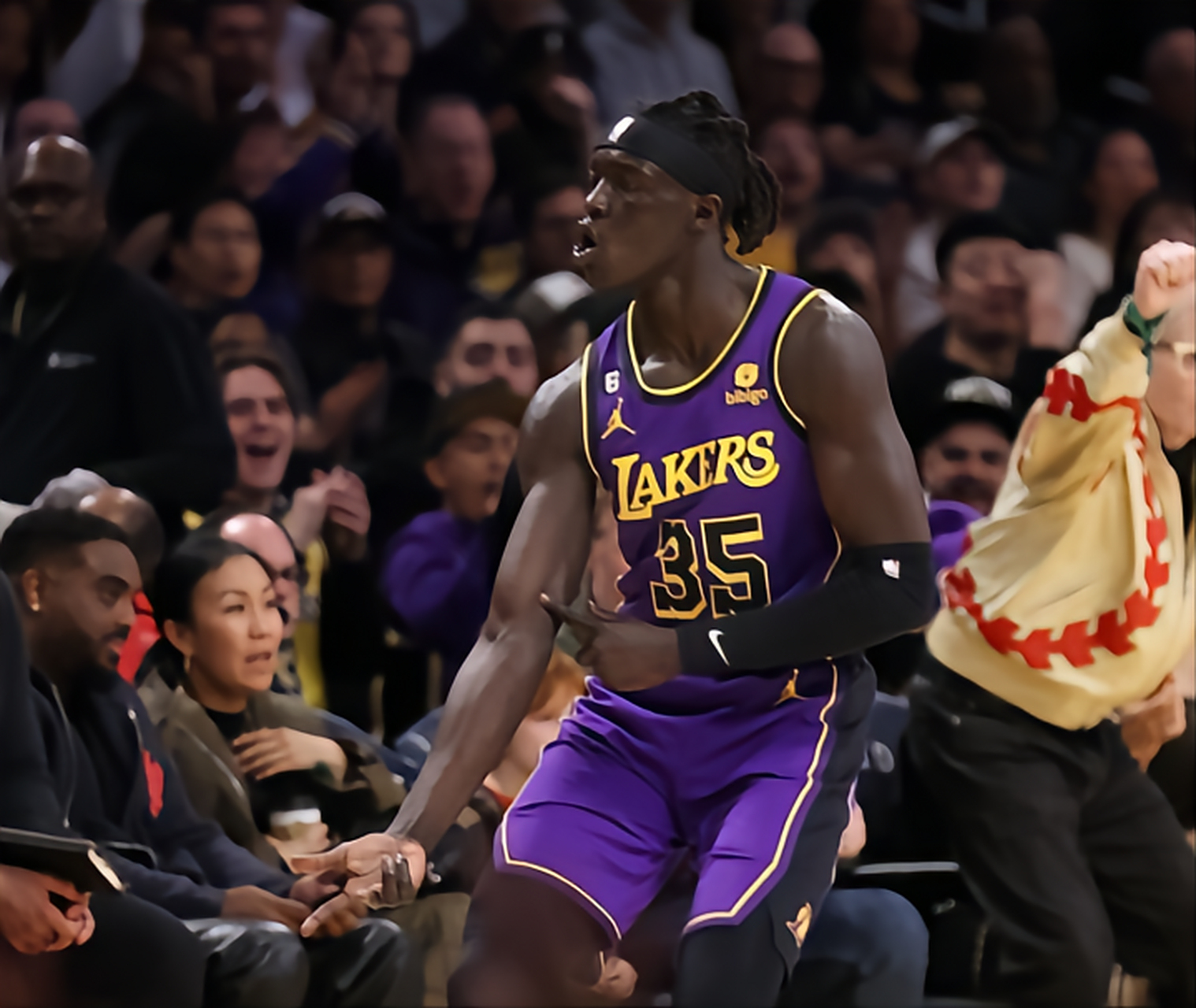 CBA季后赛赛程吃紧，俄克拉荷马雷霆冲刺阶段豪取连胜，更衣室稳定，数据趋势出现新变化的简单介绍