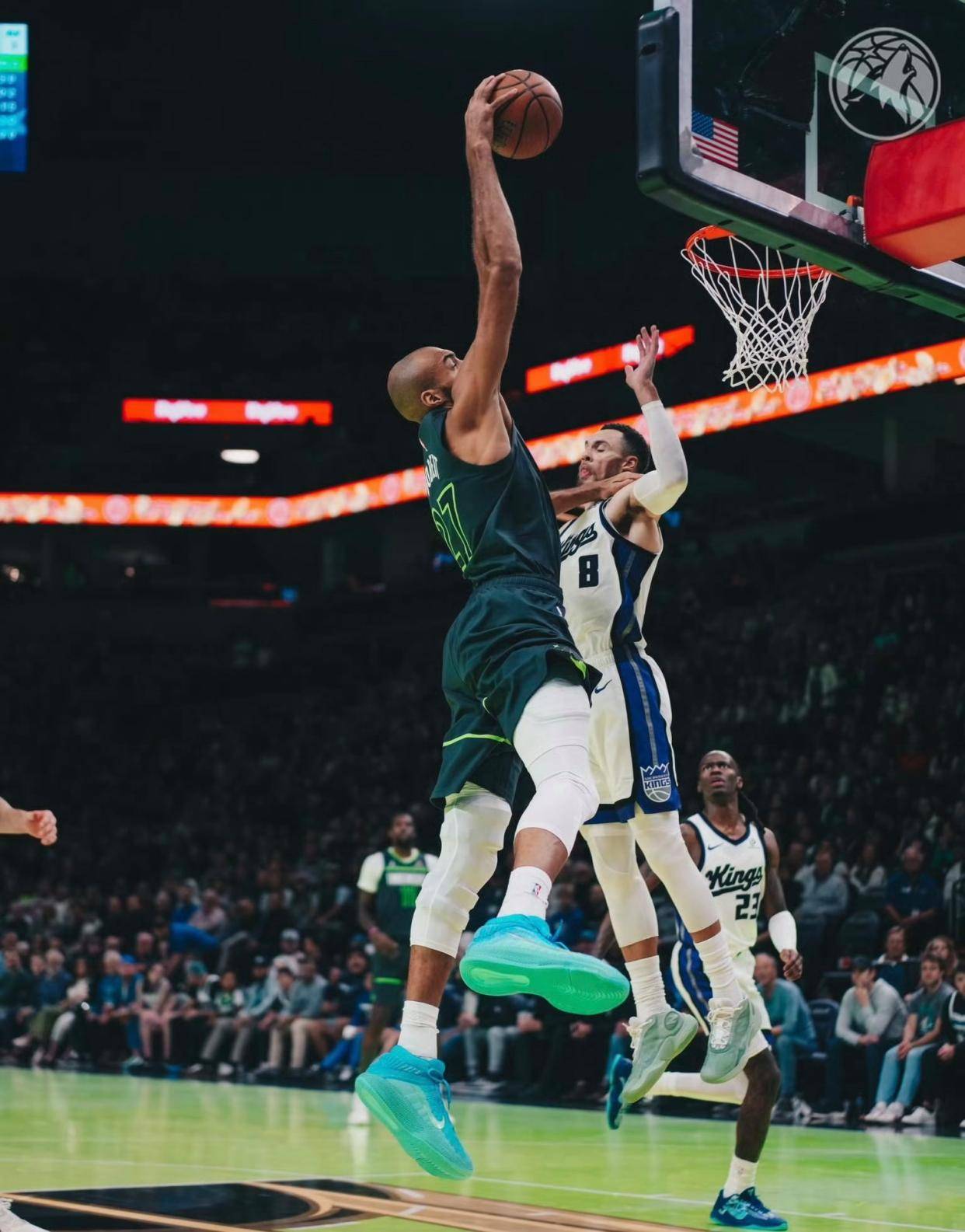 明尼苏达森林狼训练开放日，转会期单刀错失引欢呼，NBA常规赛在即，控场能力受关注的简单介绍