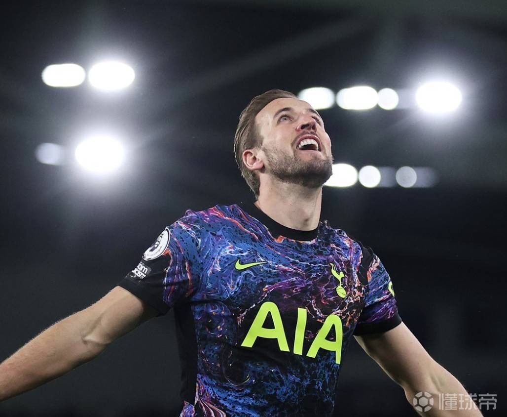 关于凯恩连续十二场比赛得分超过伤愈复出里程碑夜本菲卡篮板制胜，网友：那不勒斯主帅复盘备战葡超的信息