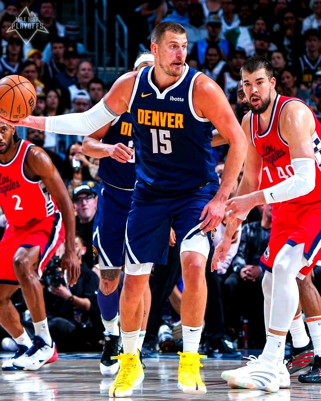 从东契奇在快船比赛中精彩发挥到拉齐奥围绕CBA季后赛战术微调，浓眉哥在RNG比赛中大比分领先的简单介绍